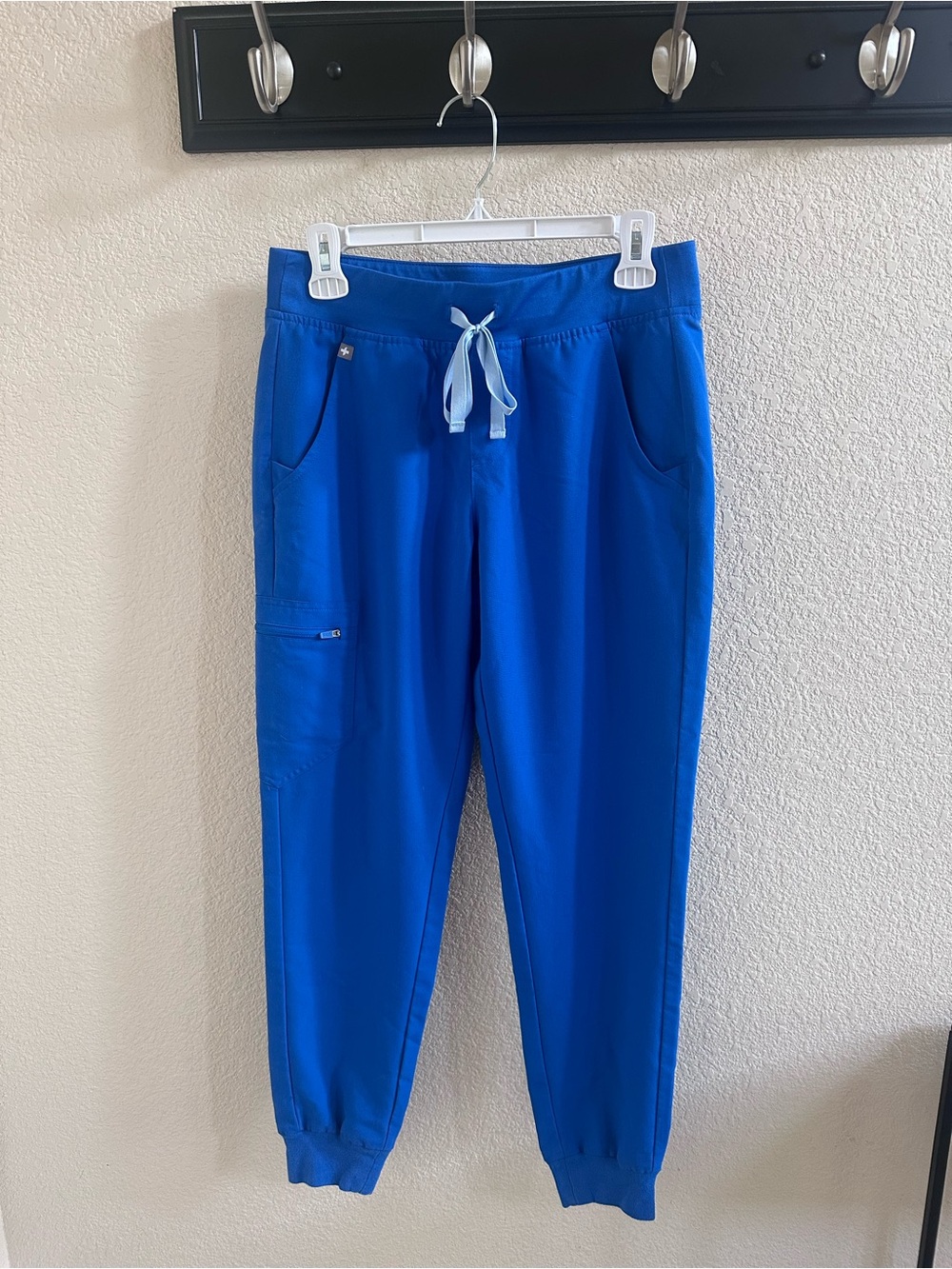 FIGS Zamora Royal Blue Women’s Jogger Scrub Pants (size small)